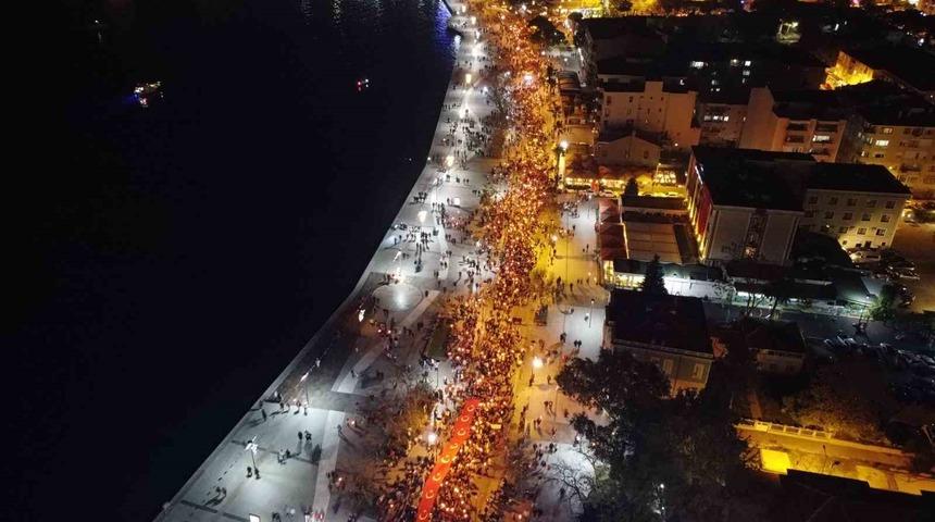Çanakkale’de Cumhuriyet coşkusu fener alayıyla taçlandı