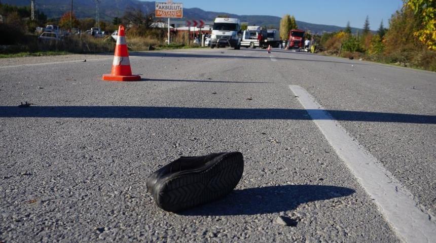 Otomobille çarpışan motosikletin sürücüsü hayatını kaybetti