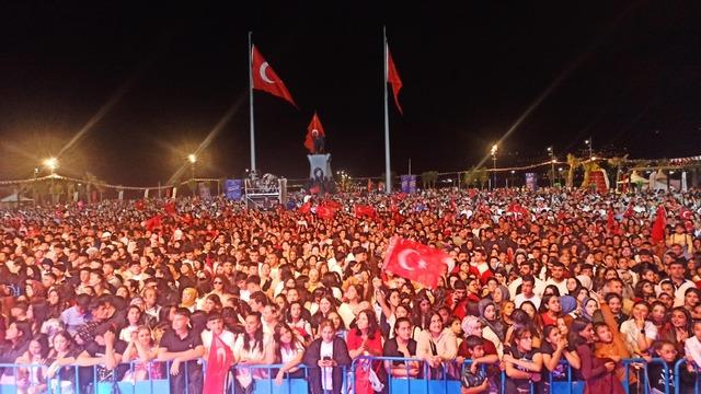 İskenderun sahilinde Cumhuriyet coşkuşu