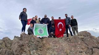 Iğdır’da dağcılardan Cumhuriyet Bayramı’na özel Tekelti Dağı zirve tırmanışı