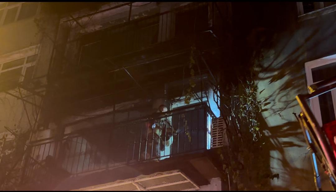 Yer: Beyoğlu! Kız istemeye geldiler faciadan dönüldü: Havai fişek yangın çıkardı: 8 kişi hastanelik oldu 5