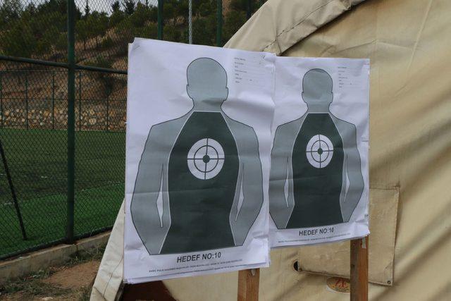 Kadın polisler, hedefleri tam isabetle vuruyor 1