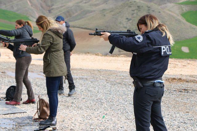 Kadın polisler, hedefleri tam isabetle vuruyor 4