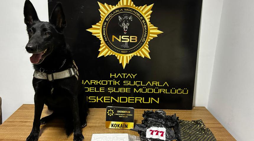 Otomobilin kaputundan 5 buçuk milyon TL’lik uyuşturucu çıktı