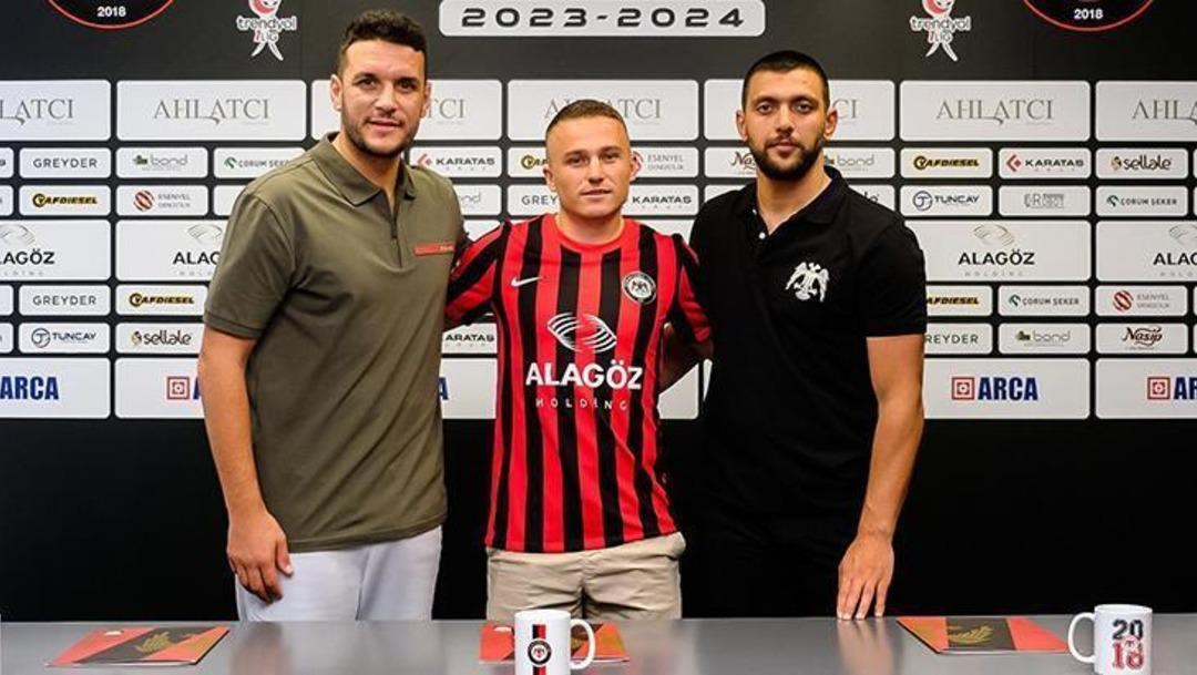 Fenerbahçe nin yıldızı Sebastian Szymanski isyan etti: Beni burada sevmiyorlar! 1