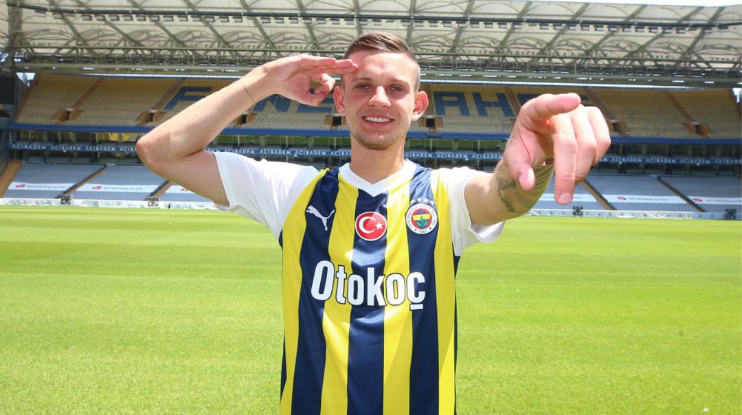 Fenerbahçe nin yıldızı Sebastian Szymanski isyan etti: Beni burada sevmiyorlar! 4