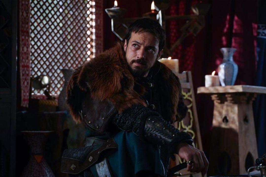 Mert Yazıcıoğlu G&uuml;lseren Budayıcıoğlu nun torunu ile aşk yaşıyor! B&ouml;yle g&ouml;r&uuml;nt&uuml;lendiler  1