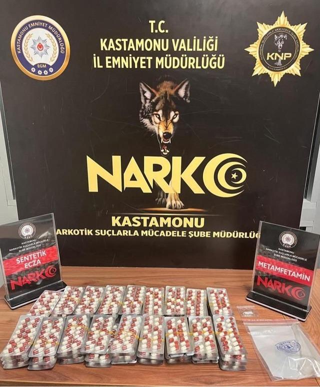 Kastamonu’da uyuşturucuyla yakalanan 2 şüpheli tutuklandı 1