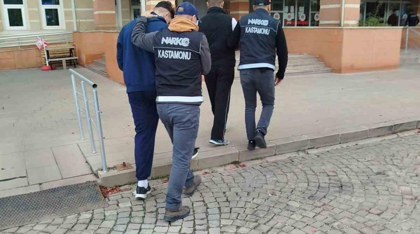 Kastamonu’da uyuşturucuyla yakalanan 2 şüpheli tutuklandı