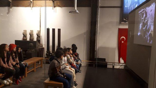 Kartepe’li çocuklar Seka Kağıt Müzesi ve Kocaeli Bilim Merkezi’ni gezdi