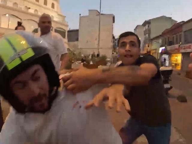 Yer: Beyoğlu! İspanyol YouTuber'ı 'Yanlış anlama' deyip dövdüler