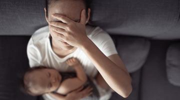 Her 10 yeni anneden 7’sini etkiliyor! Kalıcı sorunlara yol açabilir: "Kendisine veya bebeğe zarar vermeyi düşünüyor"