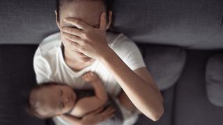 Her 10 yeni anneden 7’sini etkiliyor! Kalıcı sorunlara yol açabilir: Kendisine veya bebeğe zarar vermeyi düşünüyor