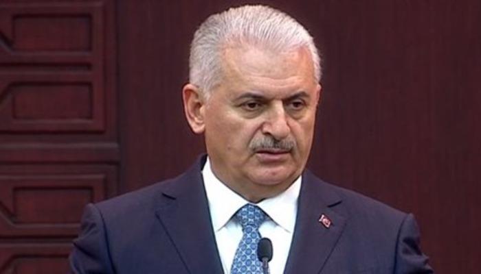 Başbakan Yıldırım'dan Türk bayrağına saldırıya tepki: Kabul edilebilir yanı yok