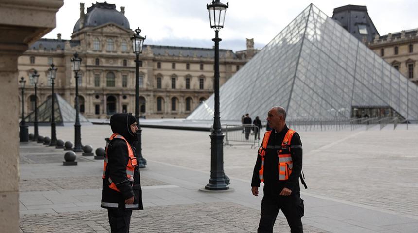 Louvre soygununda yeni gelişme! DNA'sı bulunmuş