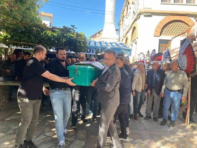 Emekli öğretmen Altan son yolculuğuna uğurlandı 2