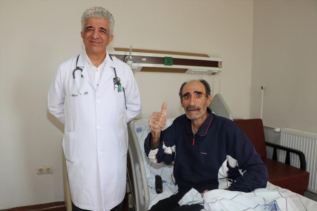 Akciğerinde karpuz büyüklüğünde kitle çıktı!  Ya ölür, ya kalır  dediler: 30 yıllık cerrah bile şaşırdı 1