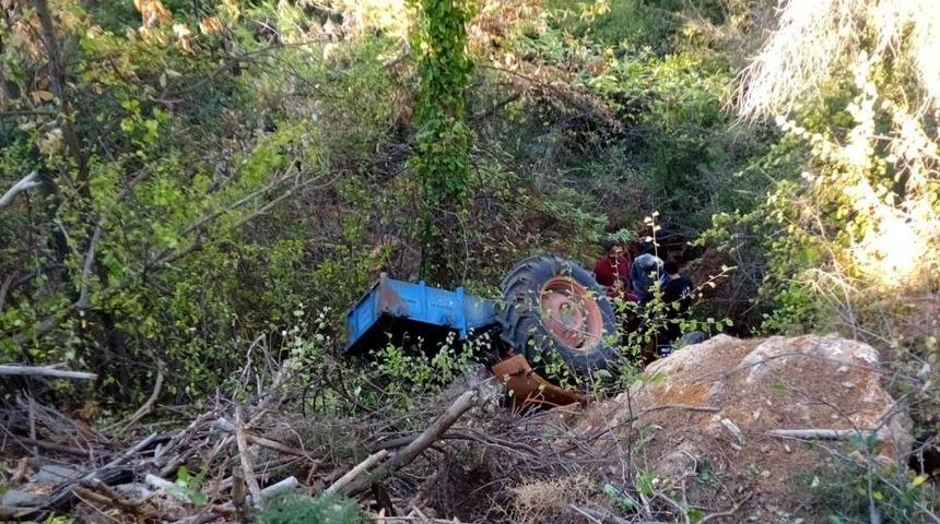 Aydın'da şarampole devrilen traktörün sürücüsü hayatını kaybetti