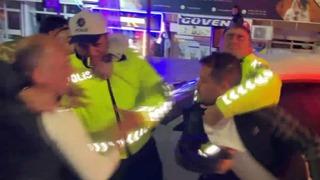 Alkollü sürücü ve yanındakiler polise saldırmışlardı... İçişleri Bakanı Yerlikaya böyle duyurdu: Gereği yapıldı