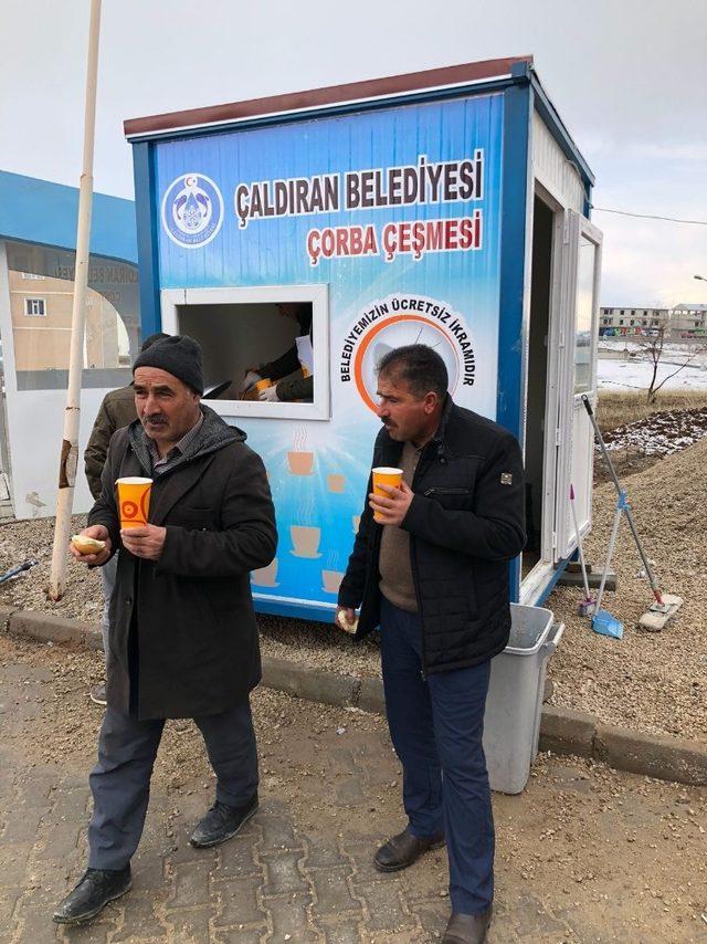 Çaldıran Belediyesinden çorba ikramı