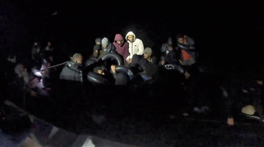 İzmir açıklarında 43 düzensiz göçmen kurtarıldı