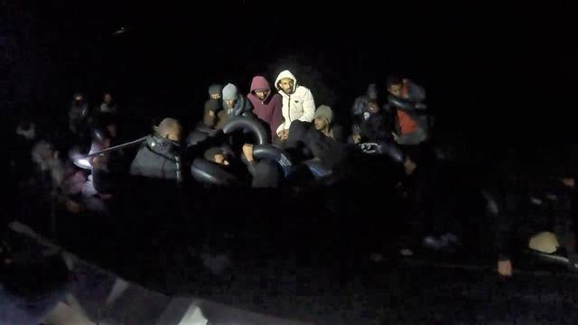 İzmir açıklarında 43 düzensiz göçmen kurtarıldı