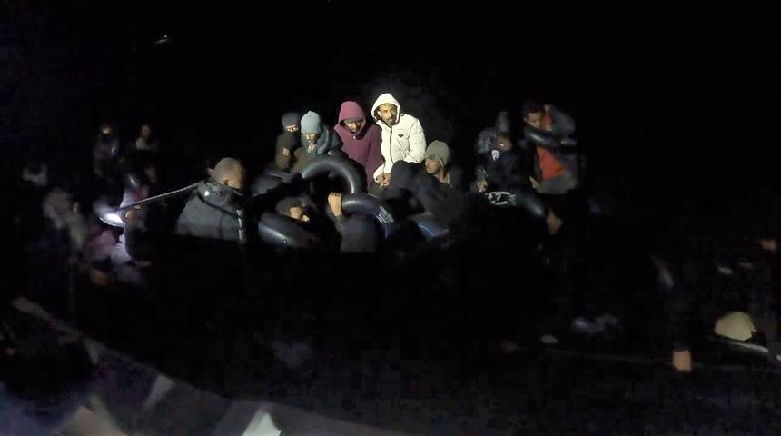 İzmir açıklarında 43 düzensiz göçmen kurtarıldı