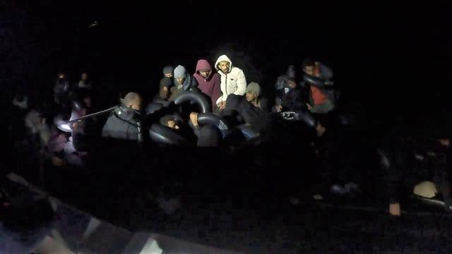 İzmir açıklarında 43 düzensiz göçmen kurtarıldı