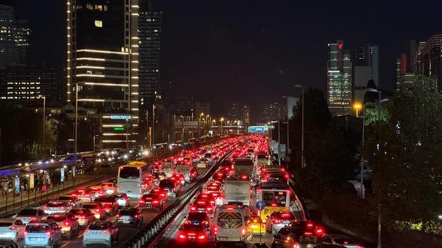 İstanbul'da trafik durma noktasına geldi