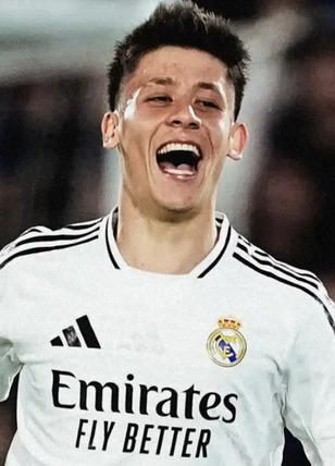 Real Madrid'de Arda Güler durdurulamıyor! Tüm ödülleri toplamaya devam ediyor...