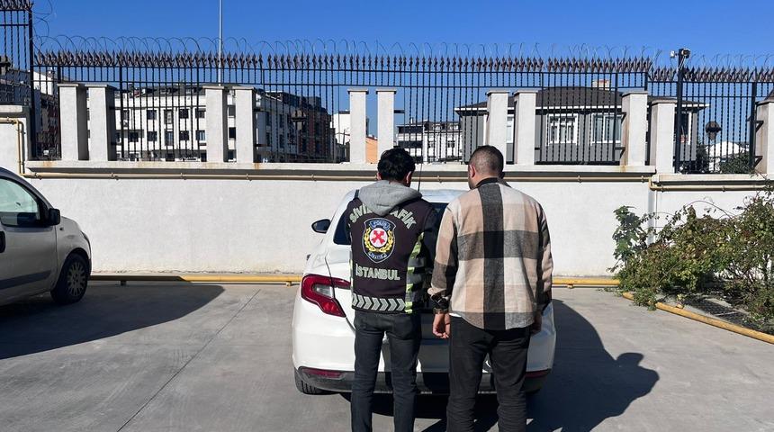 Arnavutköy'de, kırmızı ışıkta geçip karşıya geçen çocukları tehlikeye atan sürücü yakalandı