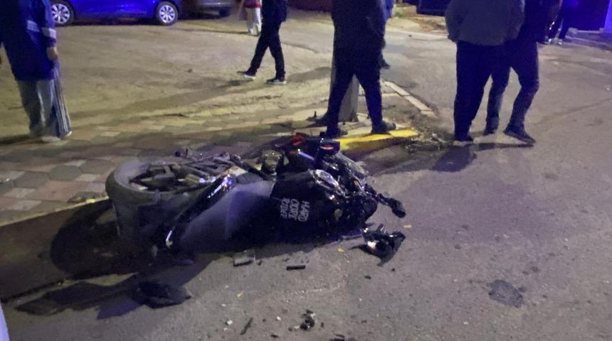 İş makinesi ile çarpışan motosikletli ağır yaralandı