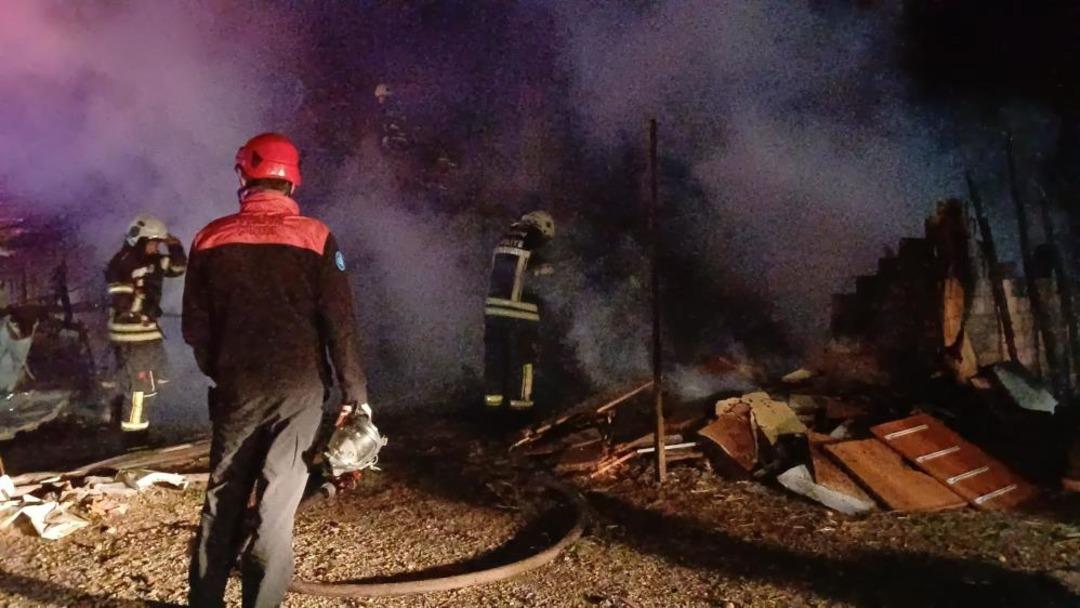 Çorum’da müstakil ev alev alev yandı: 7 kişi dumandan etkilendi 1