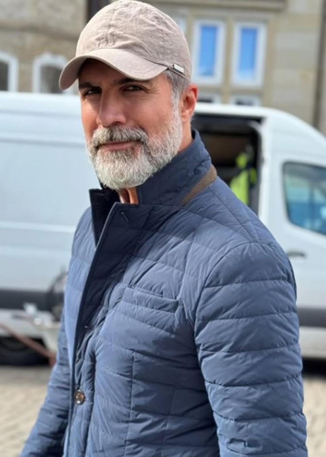 Özcan Deniz saçını sakalını kesti! Yeni imajı tam not aldı  1