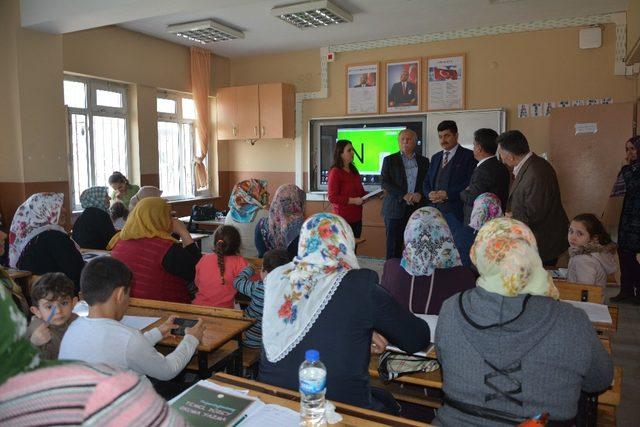 Şehzadeler’de okuma yazma seferberliğine büyük ilgi