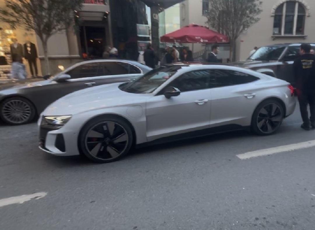 Mehmet Ali Erbil in 40 yaş küçük eşi Gülseren Ceylan a düğün hediyesi ortaya çıktı! Lüks aracıyla Nişantaşı nda tur attı 1