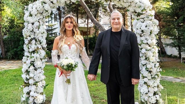 Mehmet Ali Erbil'in 40 yaş küçük eşi Gülseren Ceylan'a düğün hediyesi ortaya çıktı! Lüks aracıyla Nişantaşı'nda tur attı