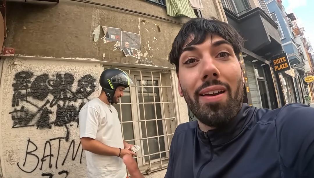 İspanyol YouTuber ı Beyoğlu nda d&ouml;vm&uuml;şlerdi! Olayın ardından ilk kez konuştu!  1