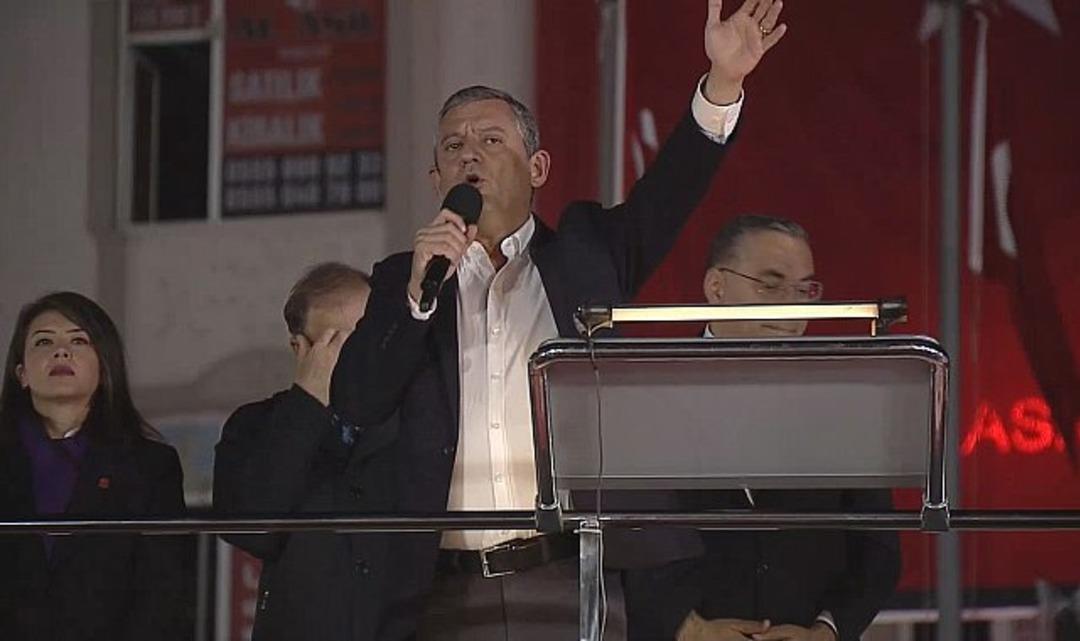 Cumhuriyet Halk Partisi lideri Özgür Özel den gündemi sarsacak bahis iddiası! 5.5 milyon tl kırmızı kart bahisi oynamış... 2