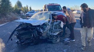 Adıyaman'da iki otomobilin çarpıştığı kaza: 1'i polis 2 kişi yaralandı