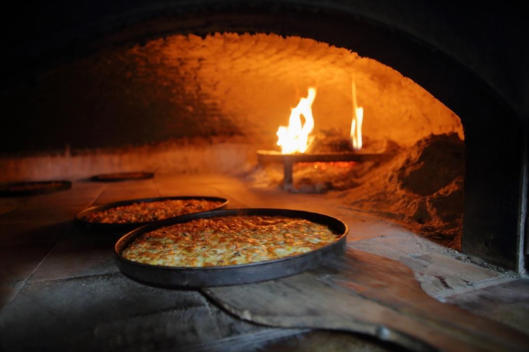 Evinin bahçesinde 3 masa ile başladı! Çevre illerden akın akın geliyorlar, hayaldi gerçek oldu 2