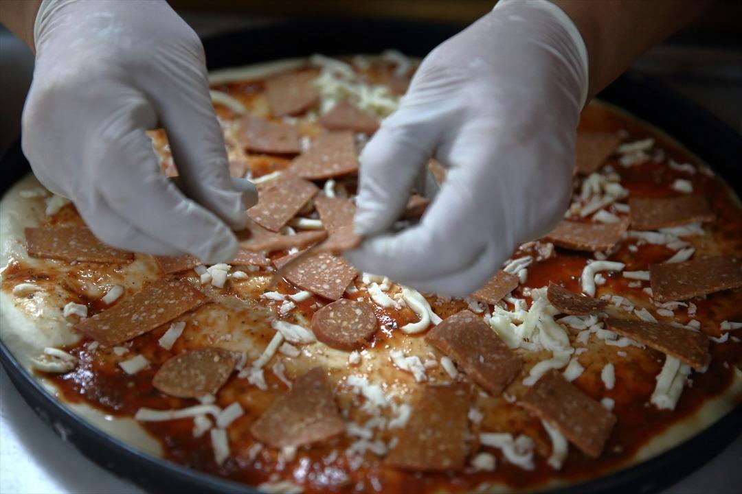 Evinin bahçesinde 3 masa ile başladı! Çevre illerden akın akın geliyorlar, hayaldi gerçek oldu 3