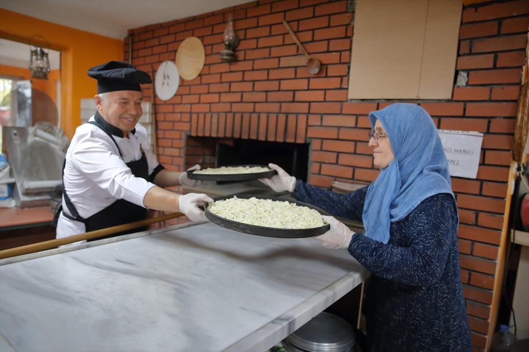 Evinin bahçesinde 3 masa ile başladı! Çevre illerden akın akın geliyorlar, hayaldi gerçek oldu 6