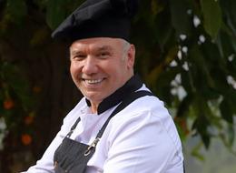 Evinin bahçesinde 3 masa ile başladı! Çevre illerden akın akın geliyorlar, hayaldi gerçek oldu