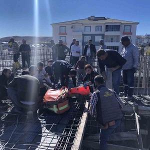 Kırılan pompa parçasının altında kalan işçi yaralandı