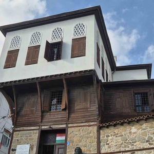 Osmanlı’ya sığınan Macar kralının evi eski günlerini arıyor