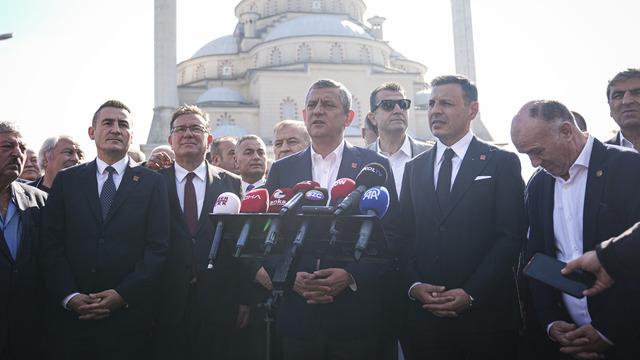 Özel'den gündem olacak 'Cumhur İttifakı' çıkışı: Çatlaklarıyla ben uğraşamam, kendileri çözsünler