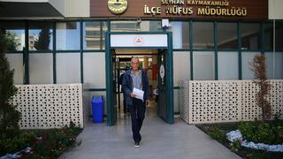 Adana'daki nüfus müdürlüklerinde sürücü belgesi yenileme yoğunluğu