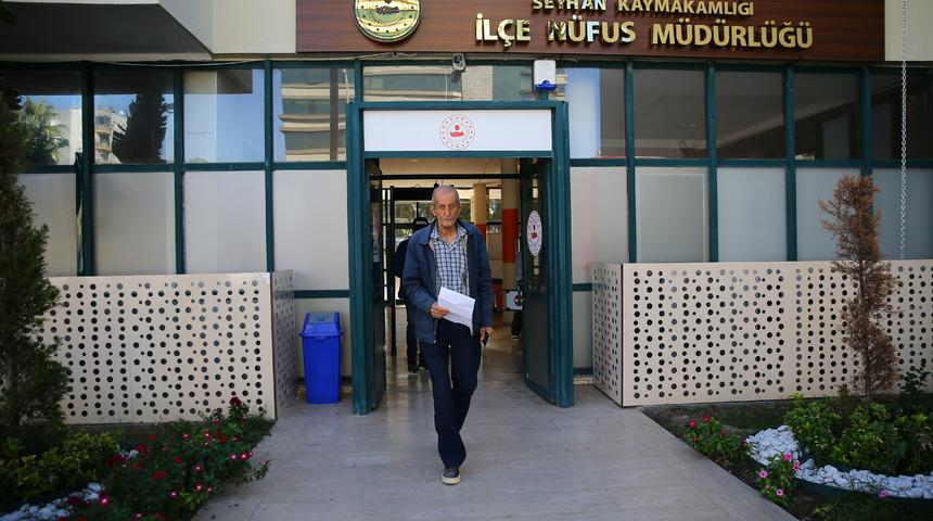 Adana'daki n&uuml;fus m&uuml;d&uuml;rl&uuml;klerinde s&uuml;r&uuml;c&uuml; belgesi yenileme yoğunluğu