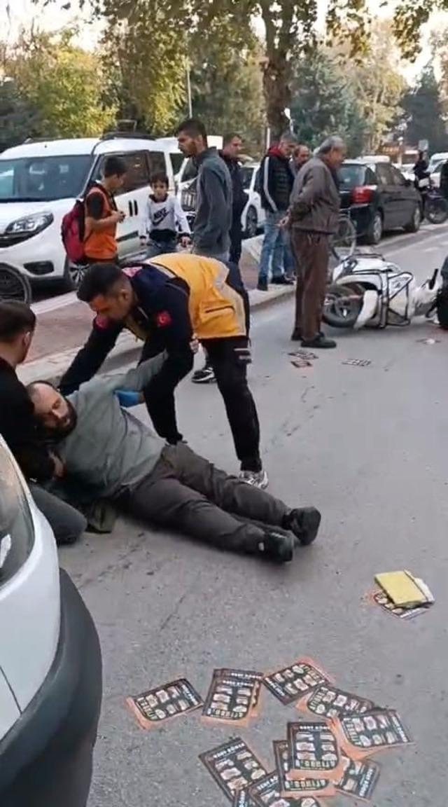 Motosiklet yayaya çarptı: 2 yaralı 4